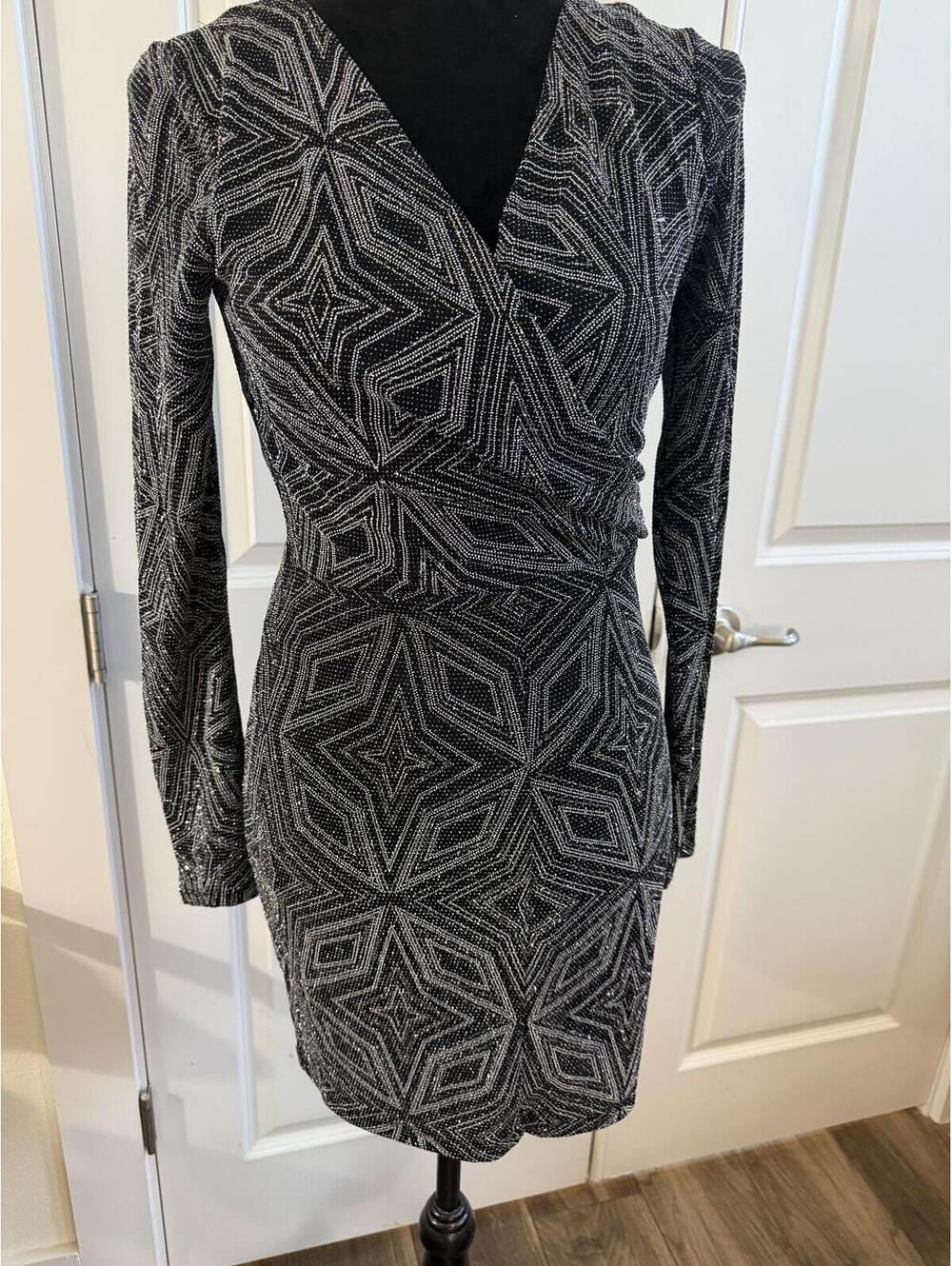 Sparkle V neck stretch body con long sleeve dress sz s